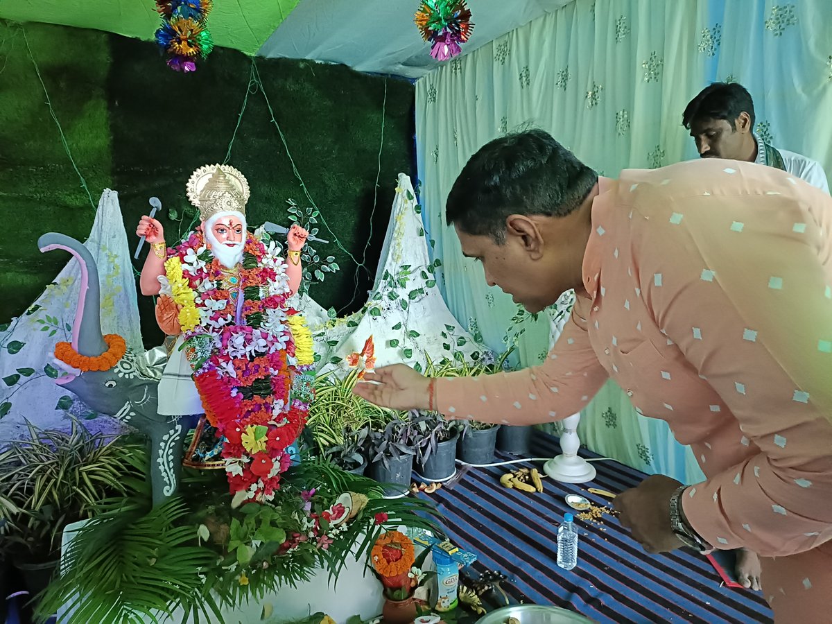 iamdmkrishna's tweet image. Today at Krishna Vikash, Bargarh, we observed Vishwakarma Puja and planted trees under the Ek Ped Maa Ke Naam 2.0 campaign on the occasion of our Hon’ble Prime Minister Shri Narendra Modi Ji’s birthday.

#krishnavikash #VishwakarmaPuja  #narendramodibirthday