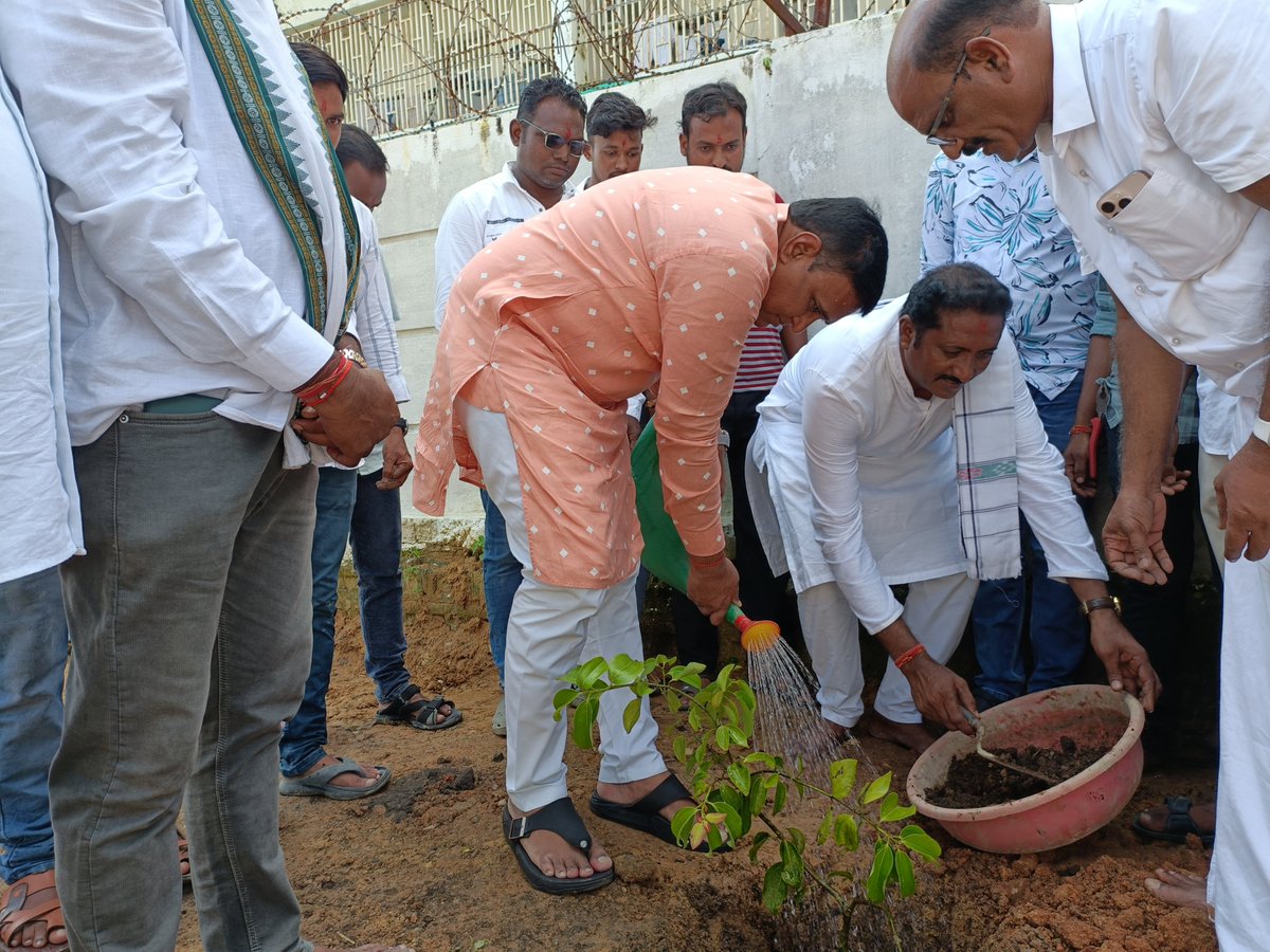 iamdmkrishna's tweet image. Today at Krishna Vikash, Bargarh, we observed Vishwakarma Puja and planted trees under the Ek Ped Maa Ke Naam 2.0 campaign on the occasion of our Hon’ble Prime Minister Shri Narendra Modi Ji’s birthday.

#krishnavikash #VishwakarmaPuja  #narendramodibirthday