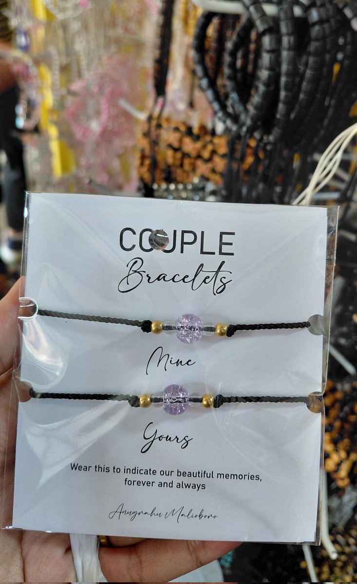 Itsmesfyy's tweet photo. Gelang kyk gini cuman aku temuin di malioboro aja ternyata di oren aku cek gk ada yg persis huhuuu😭mau beli lagi gemesssssss........ https://t.co/gks7AjtKNt