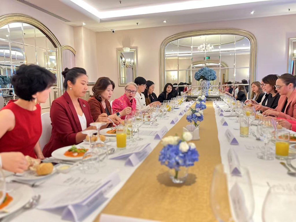 Wonderful to join the <a href="/Der_BDI/">BDI</a> in China-hosted #WomenInEconomics luncheon as guest of honour this week. A valuable opportunity to exchange on experiences doing business in China &amp; coming away inspired by the achievements of these female leaders navigating &amp; shaping their fields.