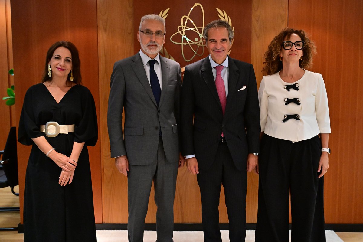 CSN_es's tweet photo. 🌍El #CSN fortalece su cooperación internacional durante la Conferencia General del @iaeaorg:

🤝Reunión con el director general del OIEA, Rafael Grossi.

🇧🇷🇲🇦🇳🇱🇨🇭Encuentros con sus homólogos de Brasil, Marruecos, Países Bajos y Suiza.

📋Más info: https://t.co/3e28bg1jZQ https://t.co/nhga3NMmWN