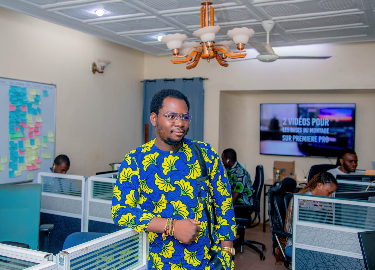 2bpare's tweet image. Helloooo
#graphicdesignismypassion #VideoEditing