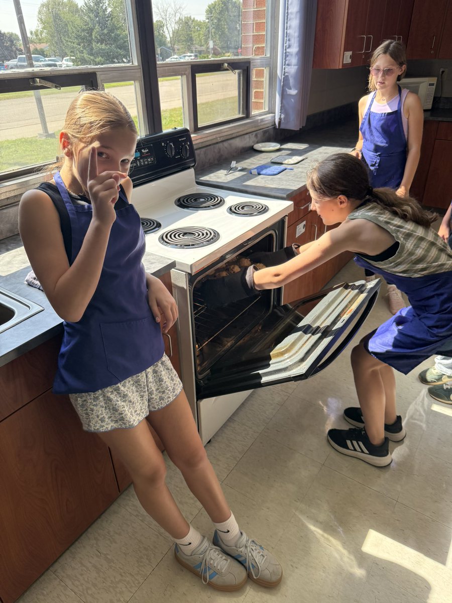 Business Math 6 put their math to work in the kitchen today—whipping up some tasty BGR Banana Chocolate Chip Muffins! 🍌🍫 From measuring and mixing to baking and enjoying, learning never tasted so good! #BusinessMath #RealWorldLearning #BGRMuffins <a href="/ByronBears/">Byron Public Schools</a> <a href="/ByronMSBears/">Byron Middle School</a>