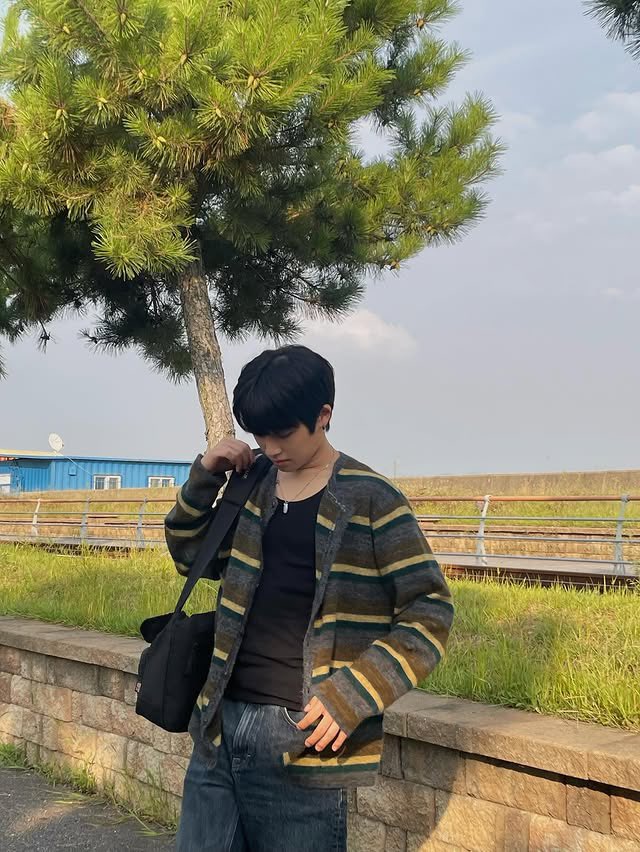 0302SJW's tweet photo. 250917 JAEWON Instagram Update

“the beginning of autumn”

#SHINJAEWON #신재원 https://t.co/kznVkCjrYd