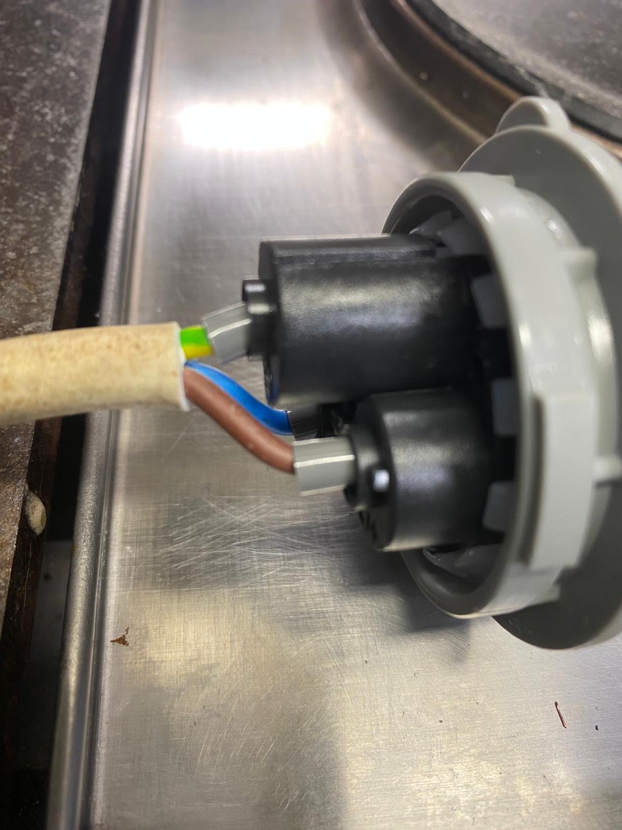 BBCSLTD's tweet image. Quick fix to start the day!

During a routine check, our engineer tested this socket and found no earth connection. He quickly remade the connection and retested, now everything’s working perfectly.

#CommercialKitchen #KitchenMaintenance #SafetyFirst #CateringEquipment #BBCSLtd
