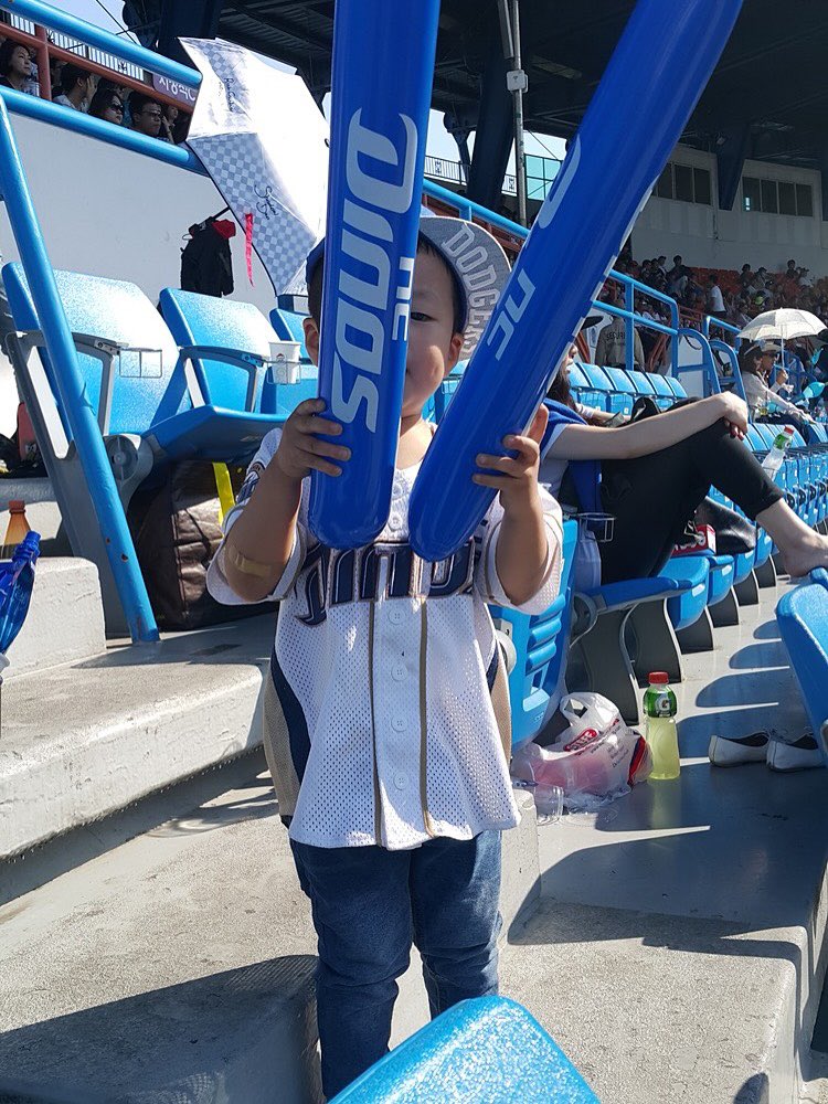ddxnwv's tweet photo. 와 나 활짝웃음 ㅠㅠㅠㅠ
인스타에 엔린이 시절 올려주는거 ㅈㅉ 뭘 좀 아는 놈 https://t.co/8nGywTLZsC
