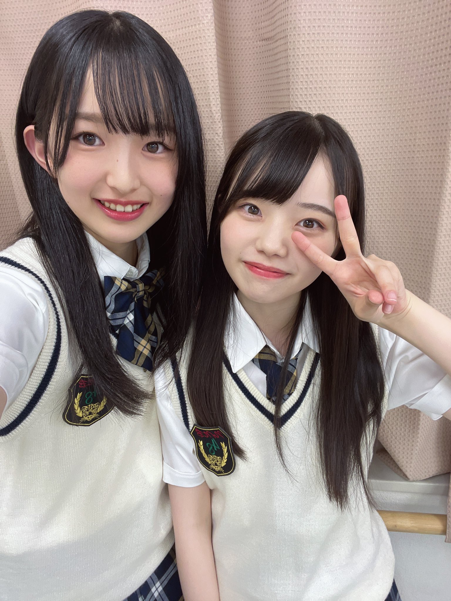 石山千尋さん NMB48 直筆サイン入り生写真 夏コン 赤背景 112929bcd4a817c3eec8ae4c41a5e4