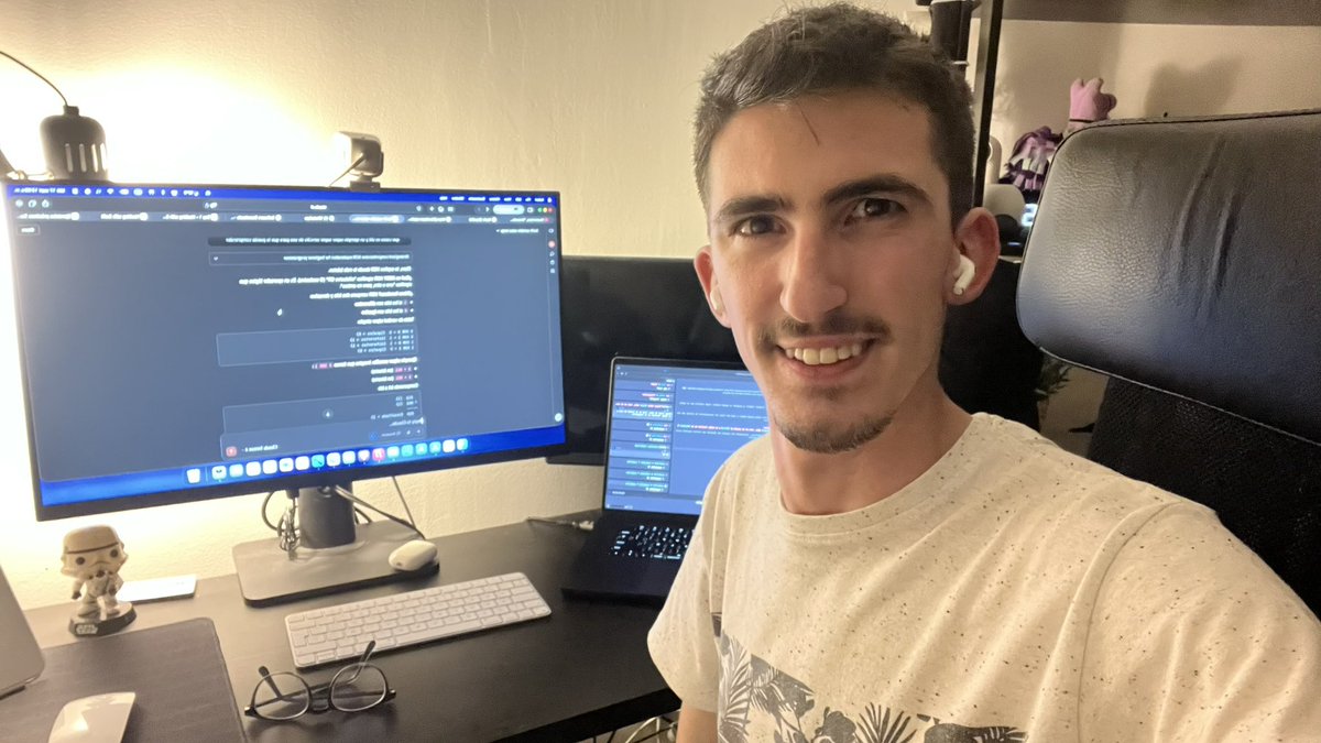 idevswift's tweet image. Ayer, un poquito de programación y una taza de café ☕️ 💻