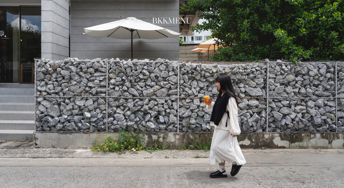 bkkmenu's tweet image. ชวนไปแฮงค์เอาท์ ‘อ่อนนุช’ ย่านที่ซ่อนเสน่ห์เอาไว้เพียบ ! ทั้งร้านอาหาร คาเฟ่ และแกลเลอรีศิลป์ให้เดินเล่นเพลิน ๆ ซึ่งครั้งนี้ เราจะพาไปเช็กอิน 8 จุดหมายที่บอกเลยว่าไม่ธรรมดา ! 
.
อ่านเต็ม ๆ ได้ที่ : bkkmenu.com/eat/stories/on…
.
#BKKMENU #BKKGUIDES #CITYGUIDE #Onnut #อ่อนนุช