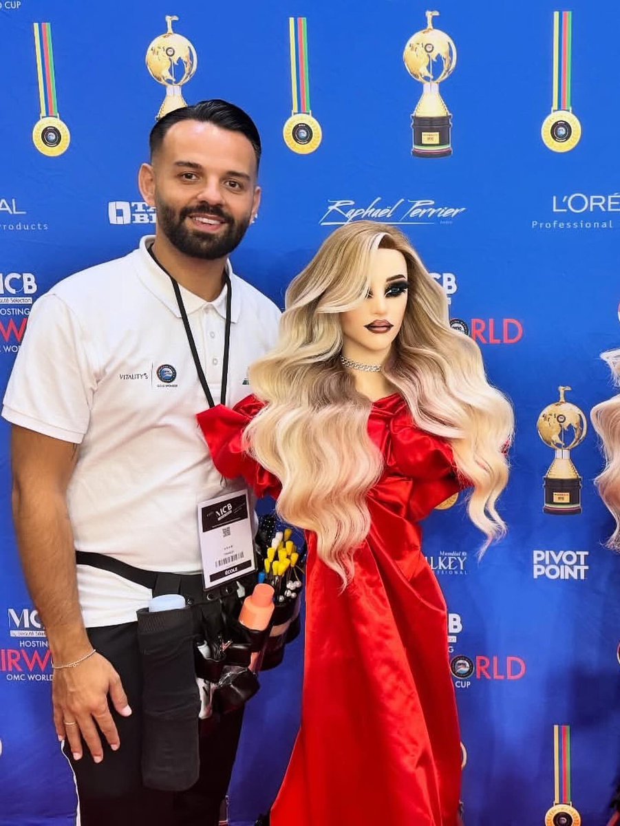 PivotPointIntl's tweet image. “Competitions are a platform to express creativity.” – Leo Passage ✨

And there’s no bigger stage than omchairworld 🏆#omcHairWorld #HairCompetition #PivotPoint #LearnForward (📸: dariosuitestyle)