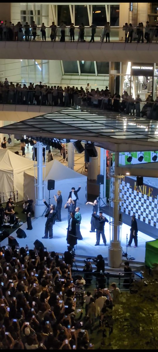 Rainbow7_444's tweet image. EXILEのイベント
仕事終わりで
ギリギリだったけれど
行けて良かったぁ🥹

動画はブレブレで
切り取りもﾄﾎﾎだけど
楽しかった💡

イベント後に
撮影やインタビュー中
汗かき王子の直己さんは
白×青ストライプの
ハンカチ？タオル？で
あせを拭いてて
かわぃ(*´ｪ`*)💜

＃EXILE
＃Getgo
＃小林直己