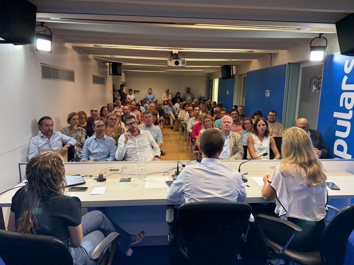 PopularsInca's tweet photo. @PedroMasBergas i Rosa M Tarragó varen participar a la Junta Directiva del @ppbalears i @PPdeMallorca , que ha activat el procés de renovació de les juntes locals per enfortir l’estructura territorial.
Avui, amb més força que mai, continuam a peu de carrer per #RecuperarInca https://t.co/mYcEwIm7pp