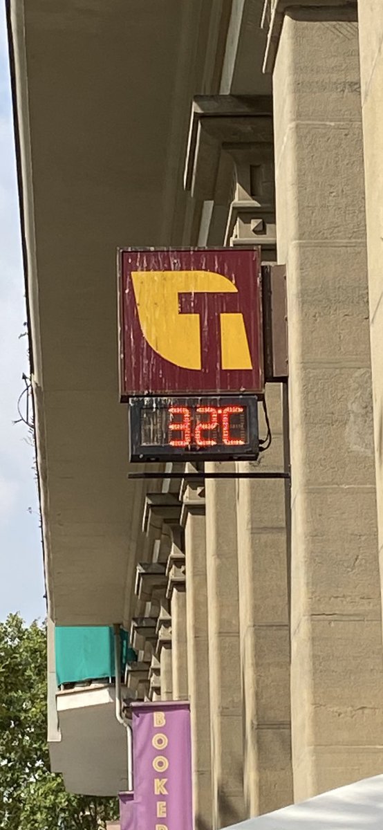 Den här pendlade mellan 32-33

Meeen..jag kollade innan jag gick hemifrån på en exakt termometer i skuggan hela tiden +26

Vill belysa när journalister åkte till Spanien och gjorde sina reportage om värmen så ljugs det medvetet och de väljer typ såna som visar 7-8 grader fel 😌