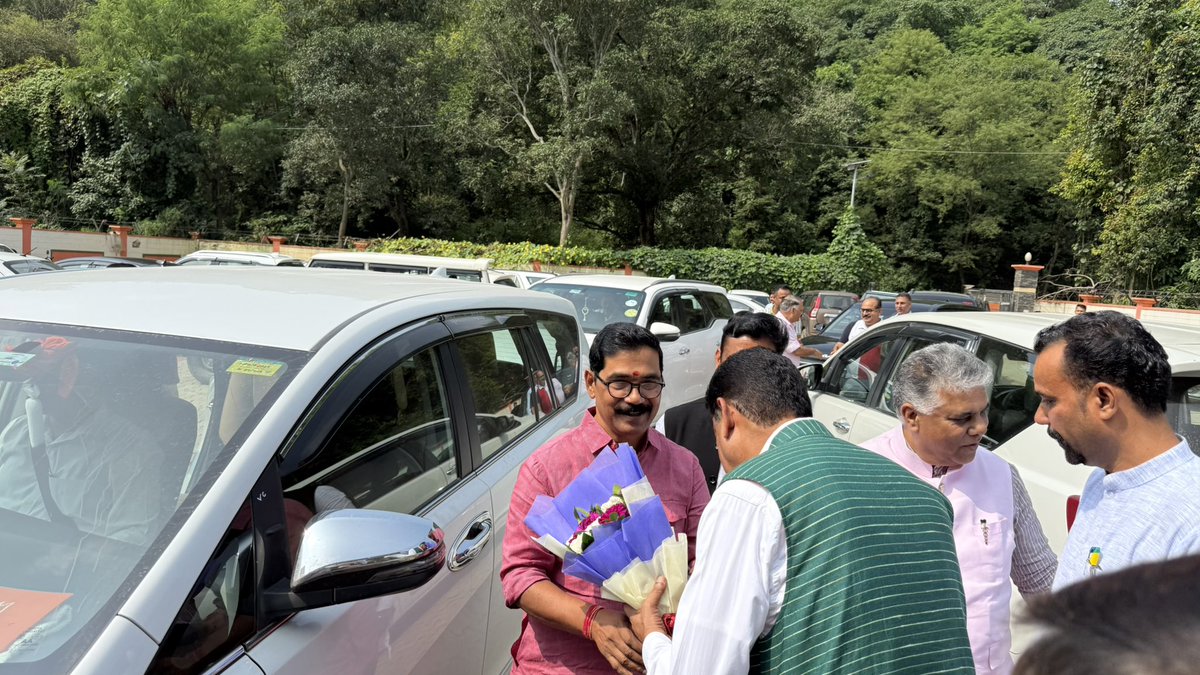 आज नूरपुर जिला भाजपा कार्यालय में आदरणीय प्रधानमंत्री श्री <a href="/narendramodi/">Narendra Modi</a> जी के जन्मदिन के उपलक्ष्य में प्रदेश संगठन मंत्री श्री <a href="/siddharthanbjp/">Siddharthan</a> जी व सांसद श्री <a href="/DrRajeevBJP/">Rajeev Bhardwaj</a> जी विशेष उपस्थिति में 'सेवा पखवाड़ा' के अंर्तगत आयोजित रक्तदान शिविर में हिस्सा लिया।