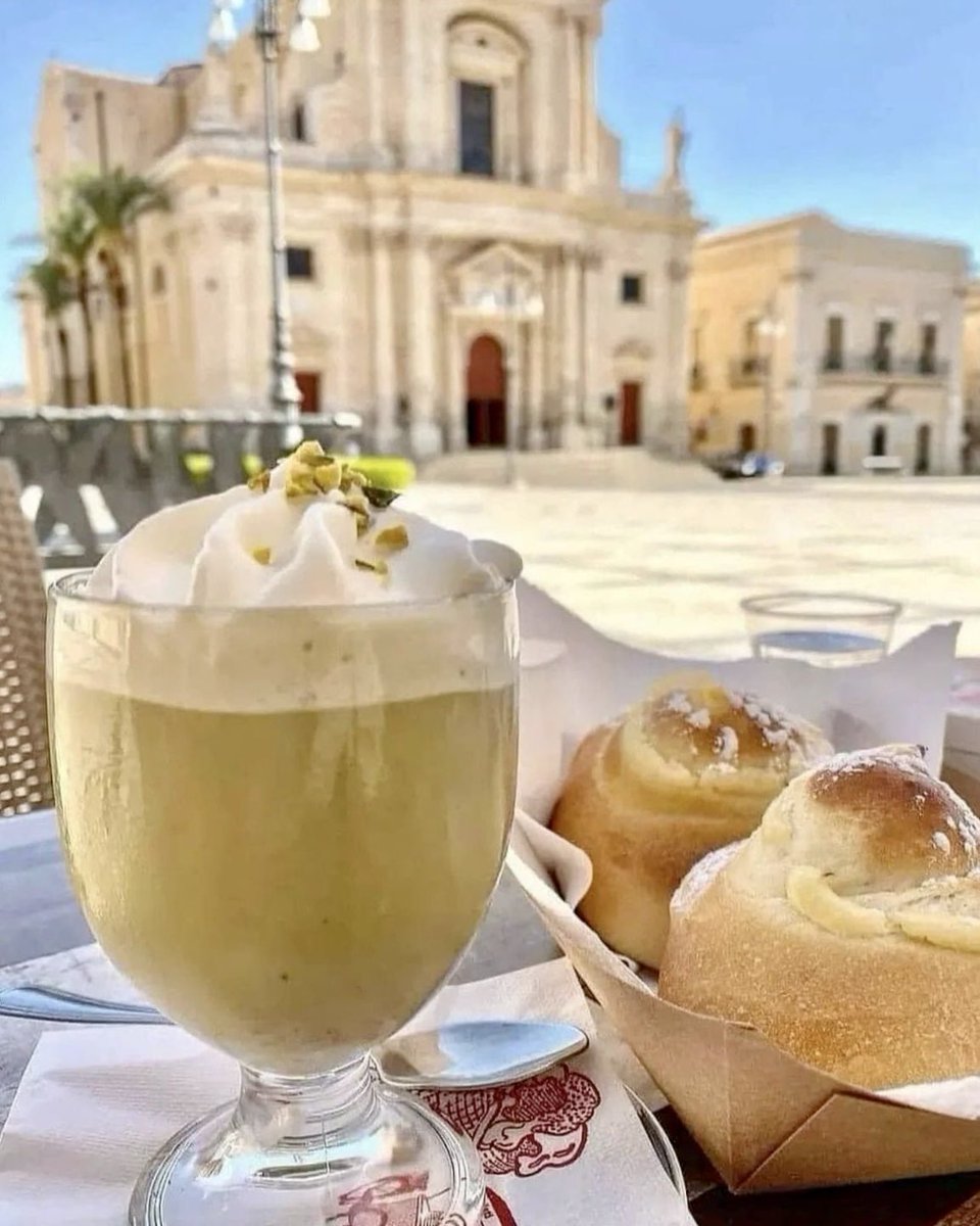 Breakfasts in Sicily are literally the most irresistible in the world

Gran Caffè del Duomo, Ortigia, Italy 🇮🇹