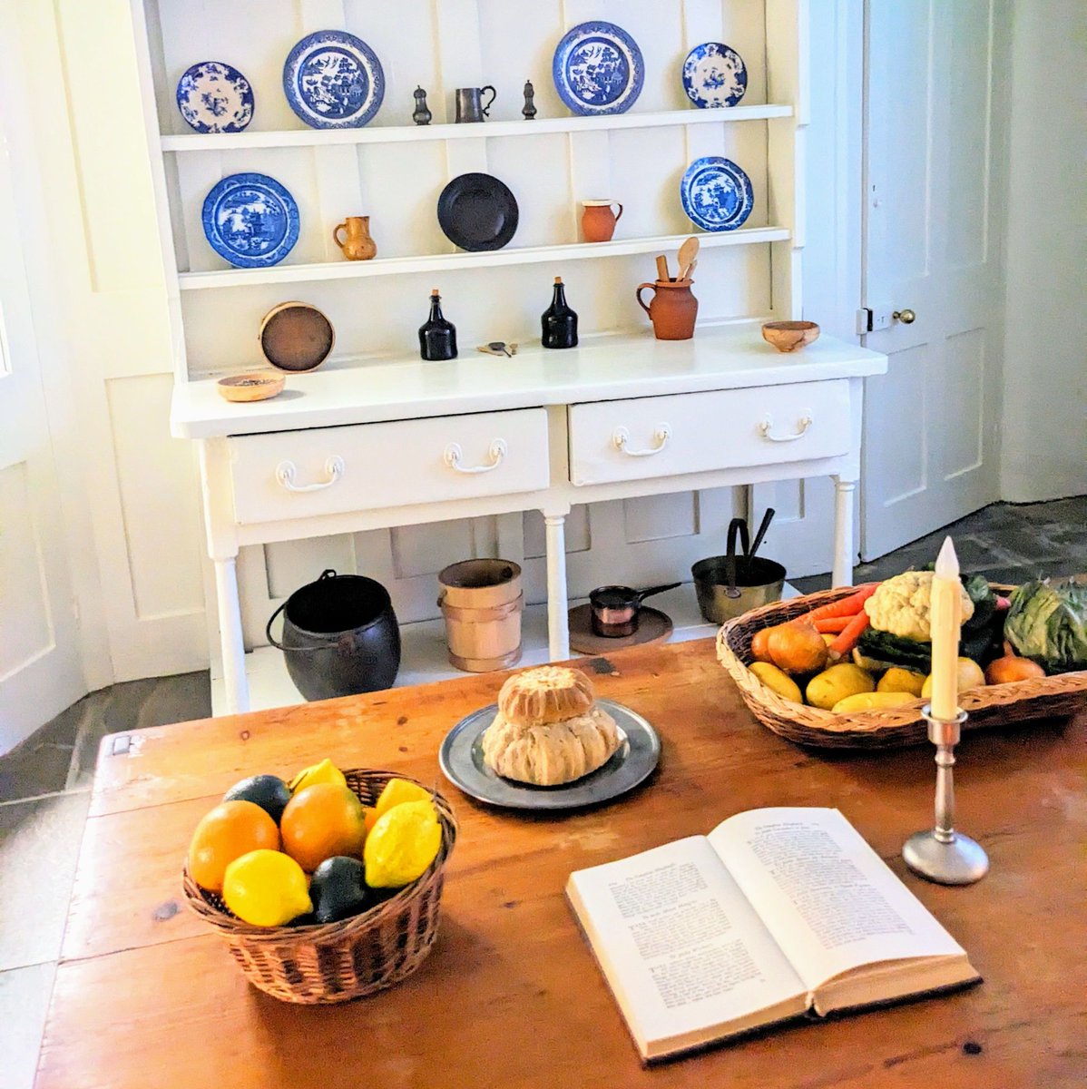 All are welcome tomorrow from 11-3 to have a look around John Wesley's Georgian townhouse and Wesley's Chapel, as part of Open House Festival. Georgian re-enactment, architecture trail, museum. FREE ENTRY #OpenHouseFestival #LondonOpenHouse #WesleysChapel #MuseumofMethodism