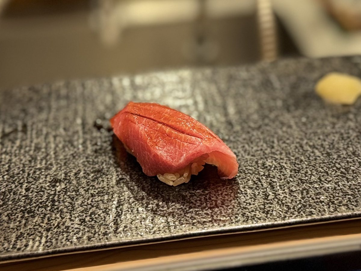 ku_neru44's tweet photo. 結婚記念日なので、午後お休みしてお寿司食べてきました。美味しすぎてエネルギーチャージ完了しました。 https://t.co/mXspSABXcy