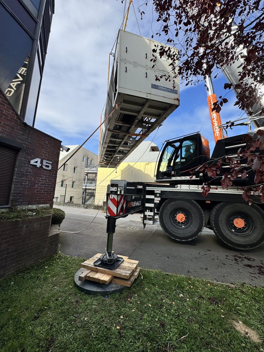 Olivier Mis (@oliviermis) on Twitter photo Très belle opération de levage avec notre partenaire MS Schubel dans le cadre de l’extension du site PAR5. Très belle opération de levage avec notre partenaire MS Schubel dans le cadre de l’extension du site PAR5.