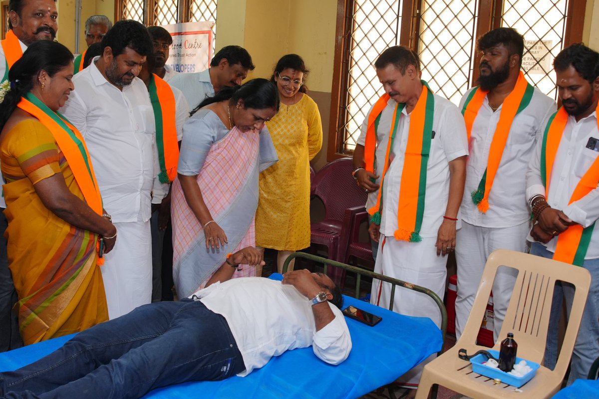 VanathiBJP's tweet photo. பாரதப் பிரதமர் திரு. @narendramodi அவர்களின் 75-வது பிறந்தநாளை முன்னிட்டு, கோவை தெற்கு தொகுதி உக்கடம் மண்டல் சார்பாக ஏற்பாடு செய்யப்பட்ட இரத்ததான முகாமில் கலந்துகொண்டேன்.

இந்நிகழ்வில் கோவை மாநகர மாவட்டத் தலைவர் திரு. @jrameshkumarbjp, உக்கடம் மண்டல் தலைவர் திரு. கமல்நாத் மற்றும் கட்சி நிர்வாகிகள் உடனிருந்தனர்.

#HappyBdayModiji l #SevaParv l #SevaPakhwada2025