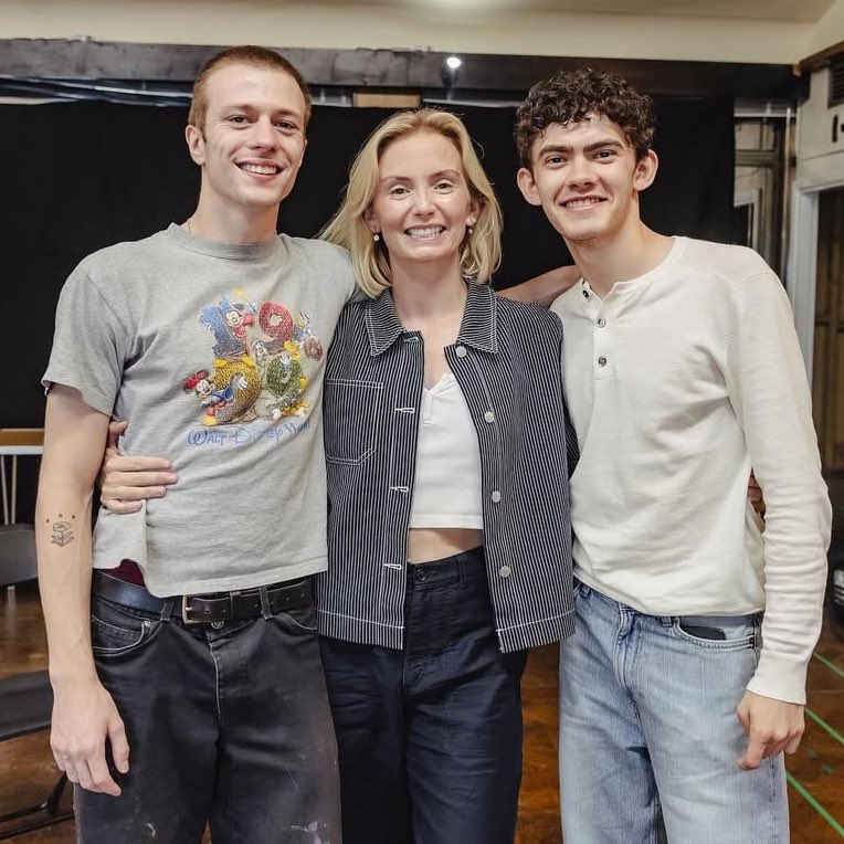 reddishkit's tweet image. HAPPY JOE LOCKE WEST END DEBUT DAY!!! PREPARE THE TISSUES🤧
(and to all those who will be at the premiere today, enjoy everything🤍)