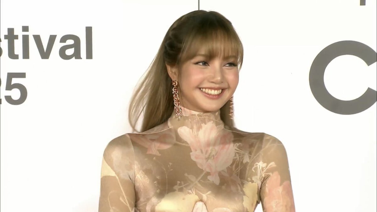 สื่อลงว่าลิซ่ามาเป็นแขกเซอไพรซ์ในงานนี้ค่ะ
 #LISAxBIFF2025 #BIFF2025