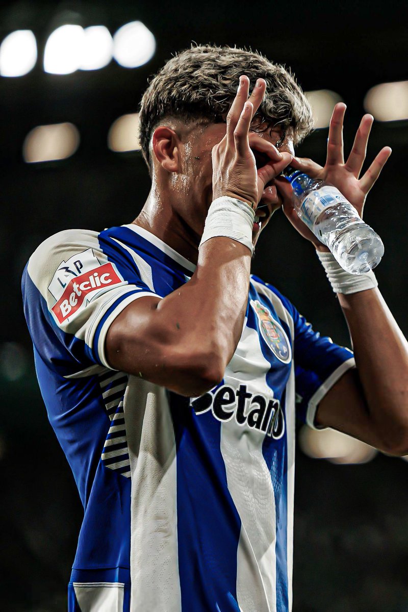 Agora o choro será a duplicar. 😂

Yann Karamoh é reforço do FC Porto 🐉