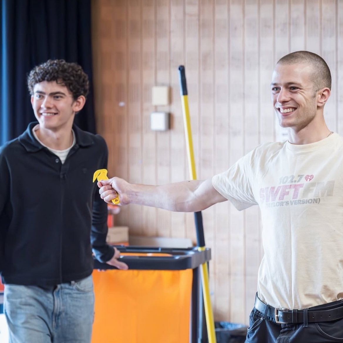 reddishkit's tweet image. and also HAPPY RUARIDH MOLLICA WEST END DEBUT DAY😭
cause i love this guy and im sure everyone does