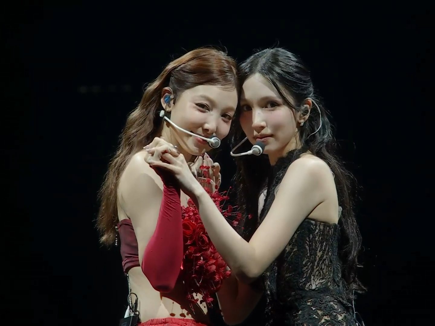 TWICE ハイタッチ F4XNakubUAAmij-.jpg