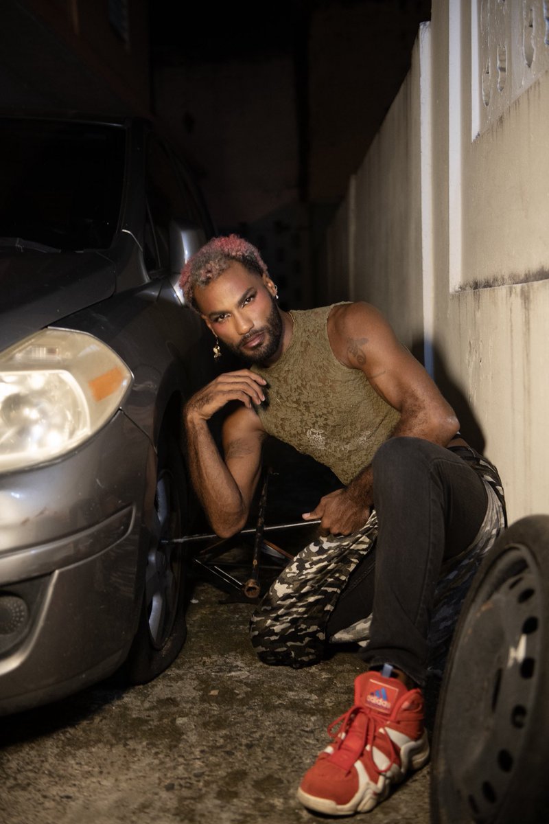 «hay quienes quieren verme caer pero jamás tendrán el placer»

Directora Creativa: #LaQuePuede™ 
Fotógrafa: instagram.com/_wallflowerpho…
Make Up Artist: <a href="/albertalamisi/">LaMisi</a> 
Hair Stylist: instagram.com/tijerassaludab…