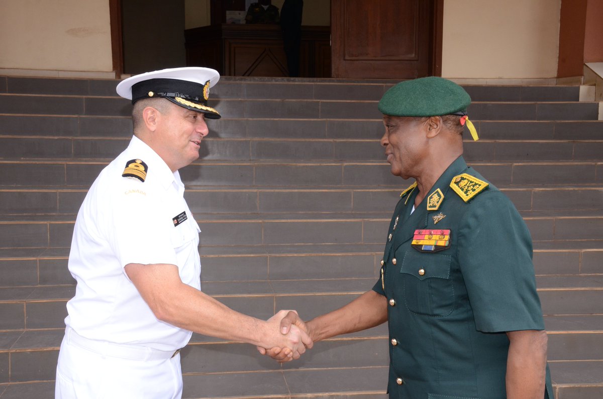 armeedeterre237's tweet photo. Le Colonel Dan Manu-Popa, Attaché de Défense du Canada a été reçu en audience par le Chef d’Etat-major de l’Armée de Terre, le GD Saly Mohamadou, le 17/09/2025 à Yaoundé. https://t.co/W0EdyGFJEX