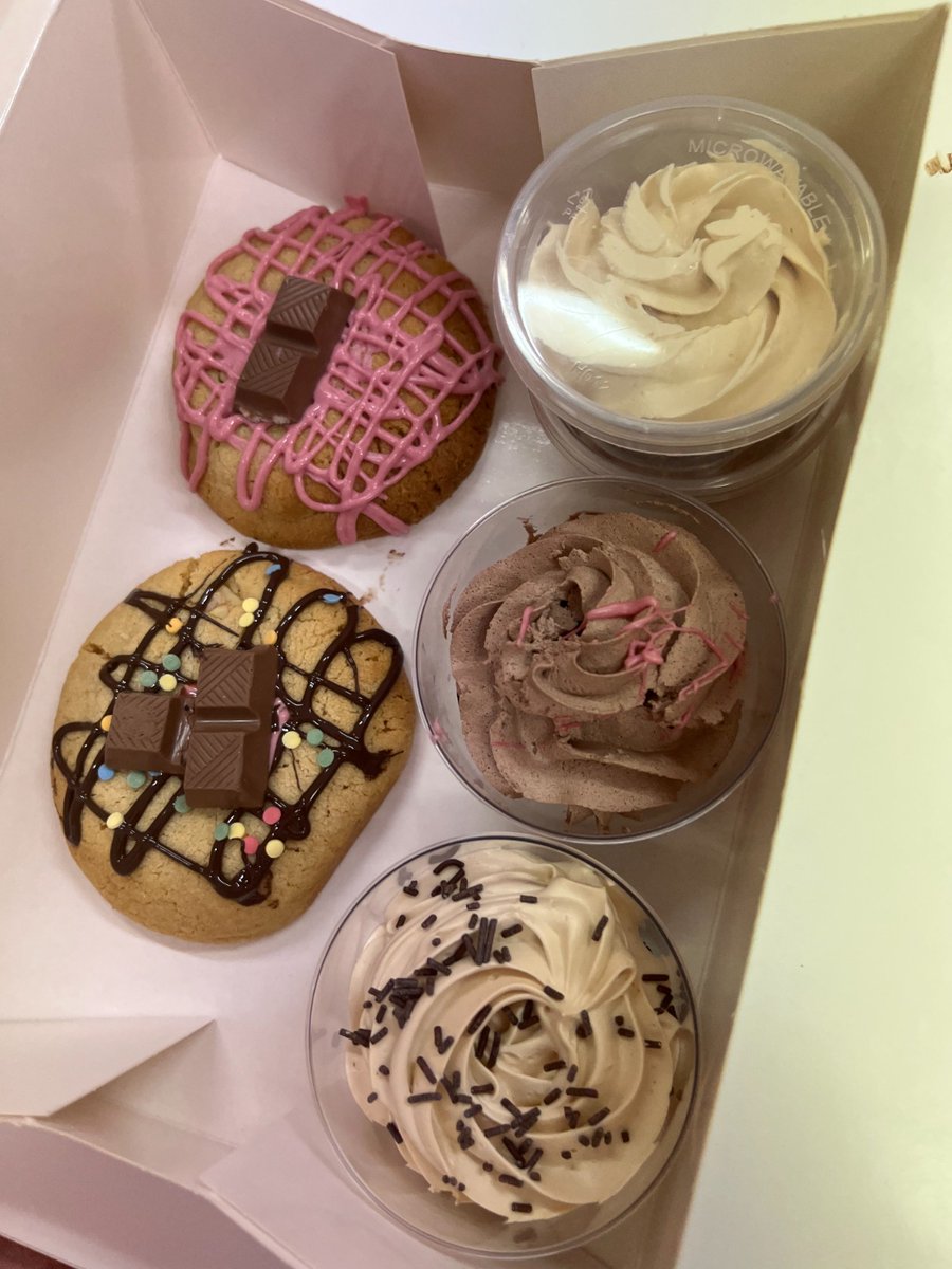 El Taller de Repostería Creativa en Leganés con las participantes en el proyecto de Empoderamiento, donde seis mujeres han tenido una experiencia enfocada en el autocuidado, la motivación, la creatividad y la creación de redes de apoyo. #Crleganes