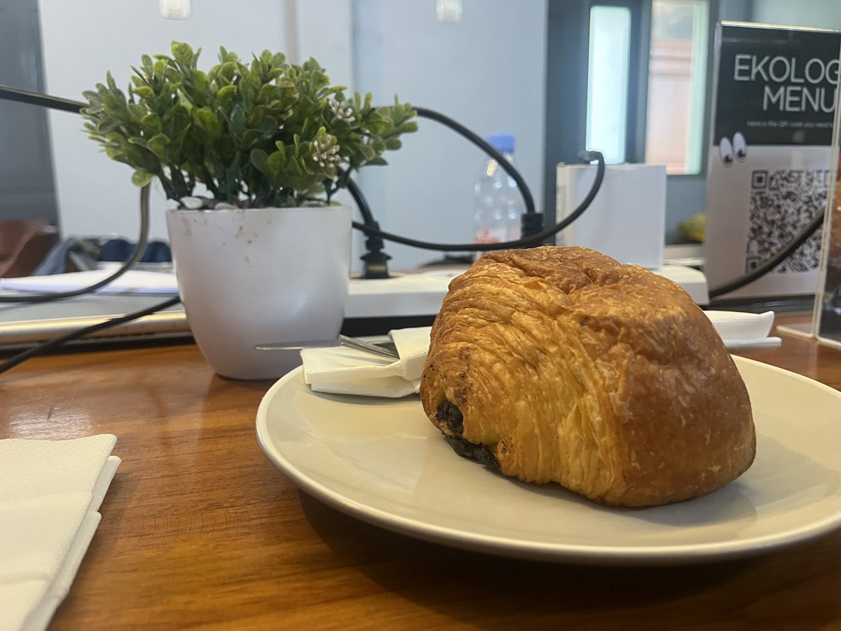 SabrinaNurma's tweet photo. It’s just a croissant and a whole lot new story. I’ll imagine it as a slice of life things. https://t.co/TtrZ83JvjW
