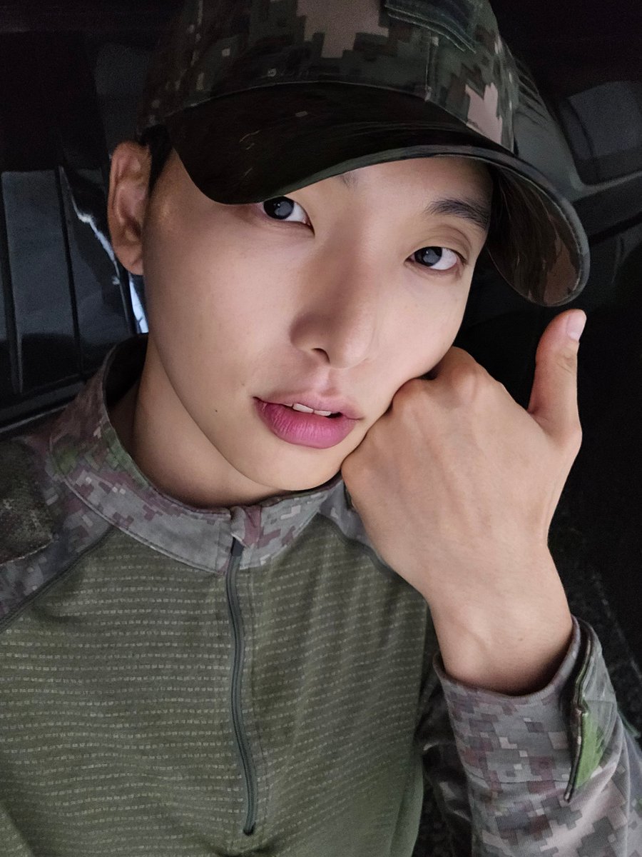 iloverjsals's tweet image. 일병 이서호 드디어 군복 셀카🥹🥹🥹🥹🥹