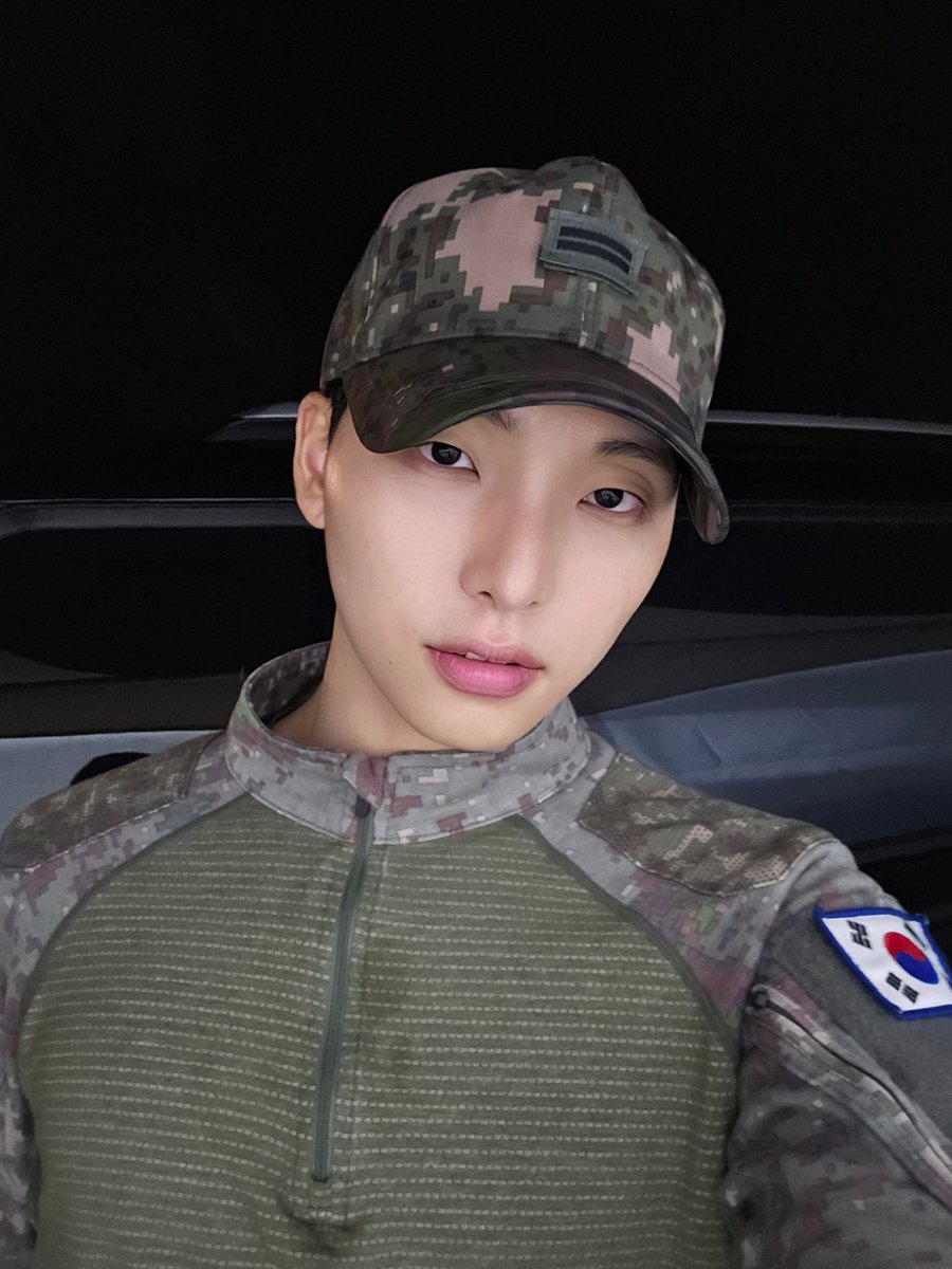 iloverjsals's tweet image. 일병 이서호 드디어 군복 셀카🥹🥹🥹🥹🥹