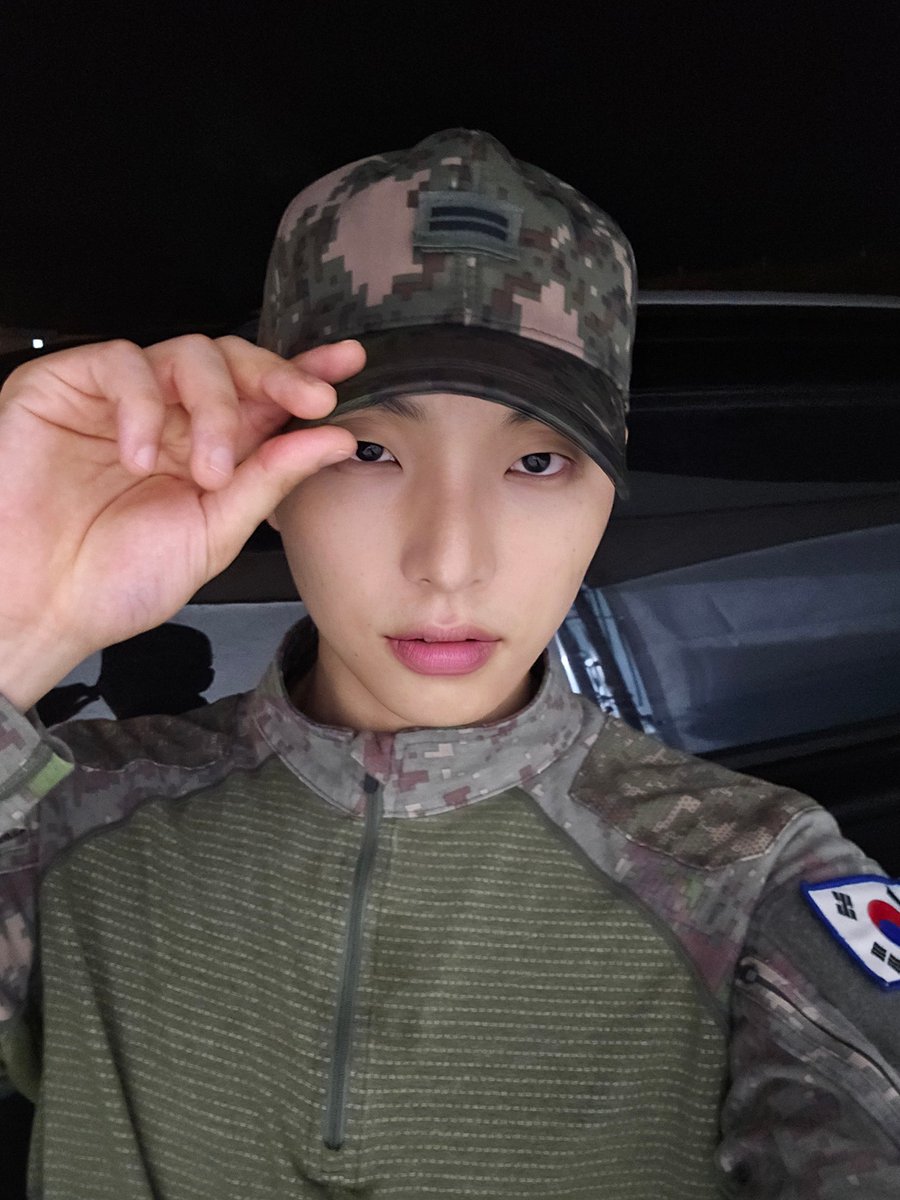 iloverjsals's tweet image. 일병 이서호 드디어 군복 셀카🥹🥹🥹🥹🥹