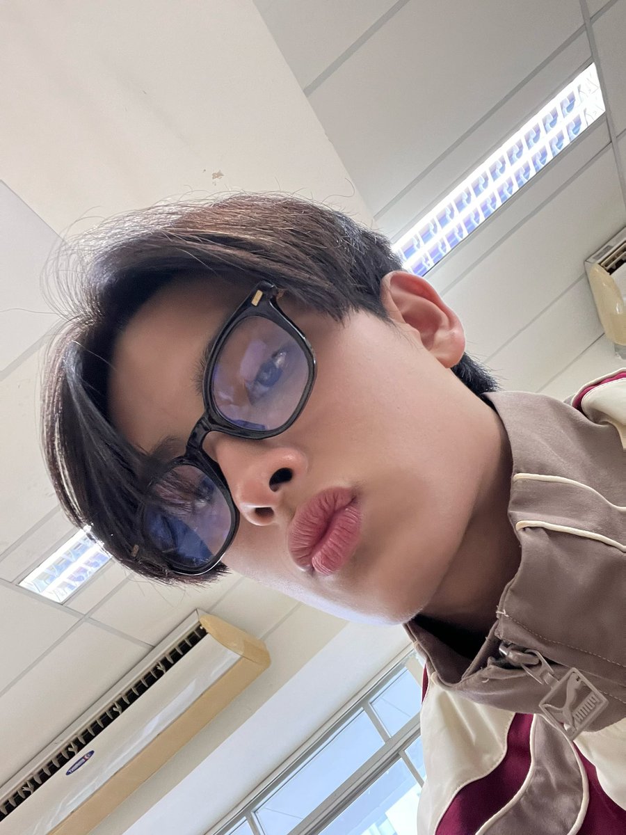 khunpol tweet media