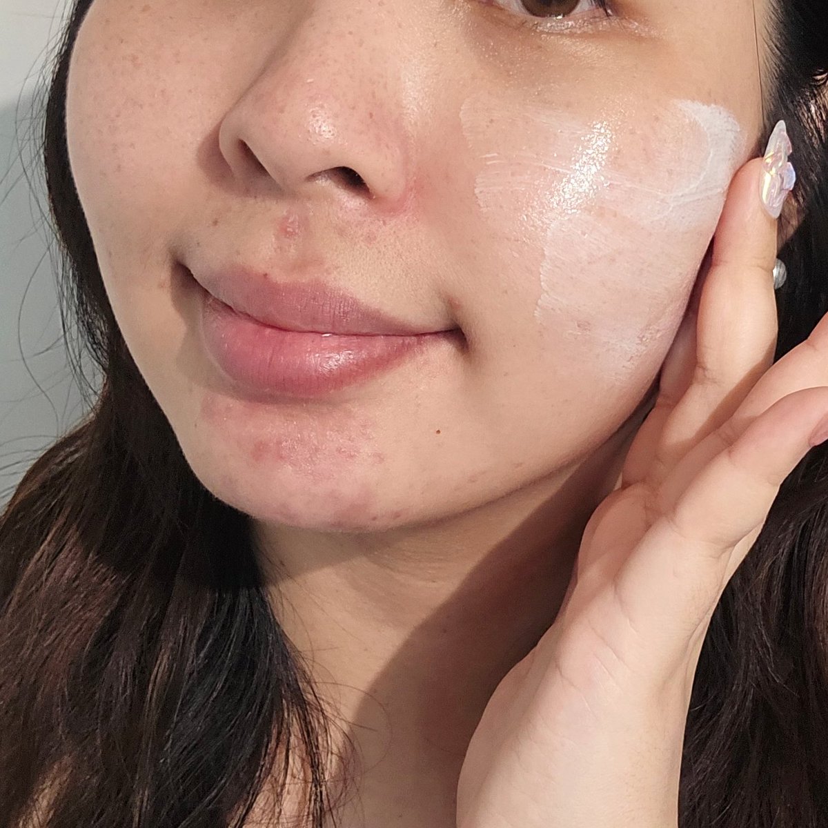 noeytunreview's tweet photo. ตามหาเลยหละ ตัวช่วยที่ช่วยทั้งผิวแห้งและผิวอักเสบ จากบ้าน La Roche-Posay Cicaplast Baume B5+ ตัวนี้เป็นมอยซ์เจอร์ไรเซอร์เข้มข้นเลย ใช้ได้ทั้งตัว ตัวนี้นอกจากให้ความชุ่มชื้นยาวนานแล้ว หลังจากใช้ยังรู้สึกว่าช่วยปลอบประโลมผิว ลดความแดงของการอักเสบของผิวด้วยนะ และตัวนี้ยังช่วยเสริมเกราะป้องกันให้ผิวแข็งแรงด้วย ลดโอกาสการแพ้และระคายเคือง ตัวนี้ต้องมีติดบ้านไว้เลย  

แล้วก็เค้าออกแพคเกจหน้าตาใหม่นะทุกคน ไม่ใช่ของปลอม!