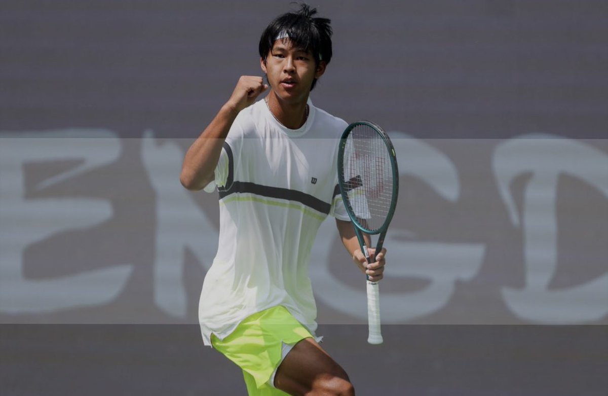 TennisStatss's tweet photo. 🚨 SHOCKWAVE at Chengdu Open! 🇨🇳 Wildcard Yi Zhou (#304) stuns ex-Top 10 Cameron Norrie 6-7(3), 6-4, 7-6(2) in a 3-setter. From underdog to hero—China’s rising star just lit the fuse! 💥 #Tennis #ChengduOpen #YiZhouUpset https://t.co/1GyQ2NDcRZ