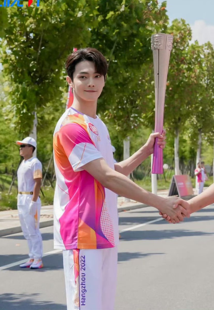 2022年の今日、アジア大会でのシューカイちゃん🩵
たくさん色々なイベントに引っ張りだこです🤗🥰
     ＃XuKai　＃許凱