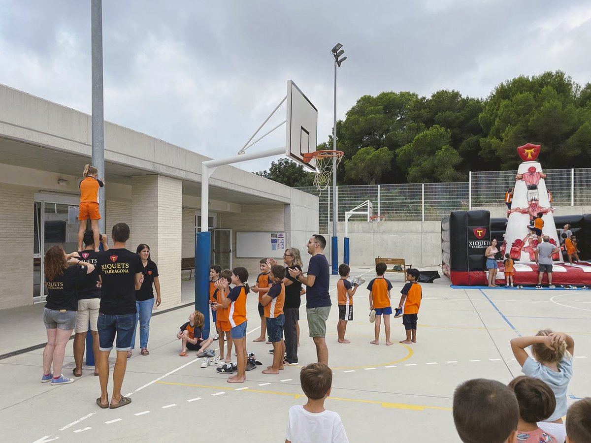 xiquetstgn's tweet photo. #SANTATECLA2025

Com ens agrada compartir el fet casteller amb els més petits! Cultura, tradició i #castells a les escoles tarragonines!

Gràcies per la rebuda @ETorreforta i Institut Escola l'Arrabassada. Ha estat un plaer! 

#castells #xiquetsdetarragona #matalasserament https://t.co/5rQuHa8VXg
