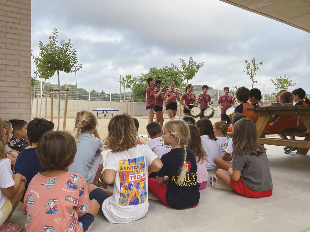 xiquetstgn's tweet photo. #SANTATECLA2025

Com ens agrada compartir el fet casteller amb els més petits! Cultura, tradició i #castells a les escoles tarragonines!

Gràcies per la rebuda @ETorreforta i Institut Escola l'Arrabassada. Ha estat un plaer! 

#castells #xiquetsdetarragona #matalasserament https://t.co/5rQuHa8VXg
