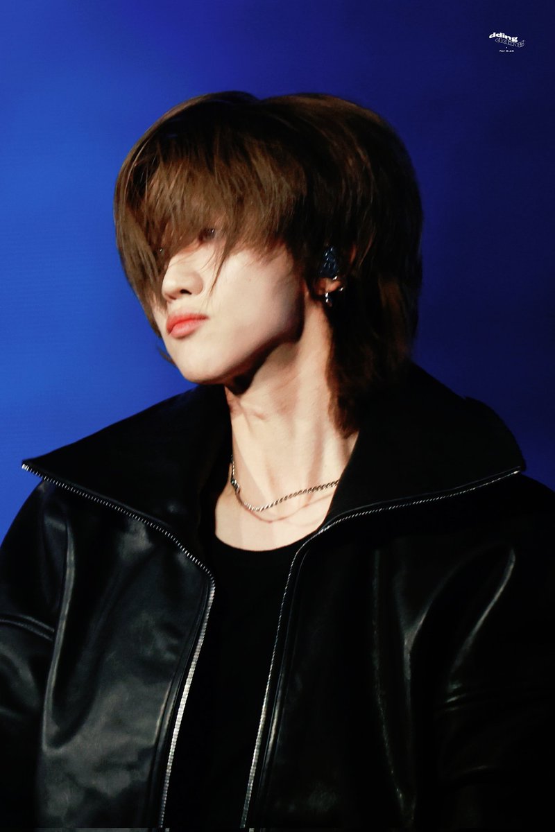 250913

생머리라서 더 아름다웠던 Skyfall ☁️

#디에잇 #THE8
#서명호 #徐明浩 #ミンハオ
#세븐틴 #SVT_NEW_INCHEON