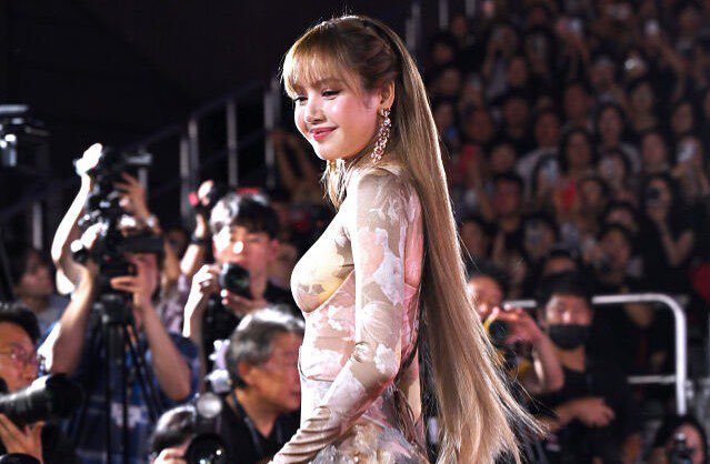 LISANATIONS_'s tweet image. She’s the moment ✨

@wearelloud @Bulgariofficial 

#LISAxBIFF2025
#LISAXBVLGARI
#BIFF2025