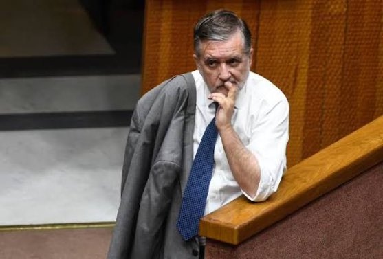 ATENCION: DISTRITO 11.

La Reina, Las Condes, Lo Barnechea, Peñalolén y Vitacura.

El Diputado FRANCISCO UNDURRAGA  en las elecciones claves en el Congreso siempre ha votado a favor del Gobierno de Boric.

Reforma de Pensiones, mantener la Pensión a Boric, etc.

NO VOTAR POR ÉL.