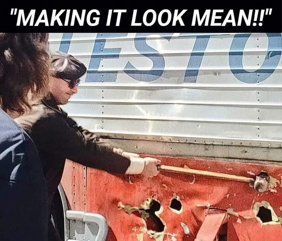 steve_carlson17's tweet photo. True story:
This was our minor team’s actual bus! #makingitlookmean #stevecarlson17 #oldtimehockey #puttingonthefoil https://t.co/mPd6cYpPW4