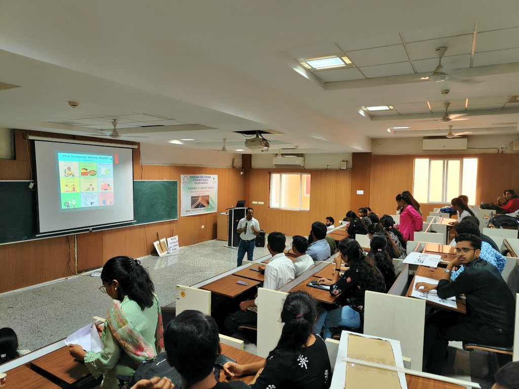 DoctorsTribe's tweet image. On occasion of World Sucide Prevention Week - Awareness talk given to MBBS Students of NSC GMC Khandwa. @PMOIndia @MoHFW_INDIA @JPNadda @CMMadhyaPradesh @rshuklabjp @healthminmp @NIMHANS_BLR @TeleMANAS_Apex @ICMRDELHI @NITIAayog @WHO @UN @UNICEF @UNESCO @csr @CSR_India @WorldBank