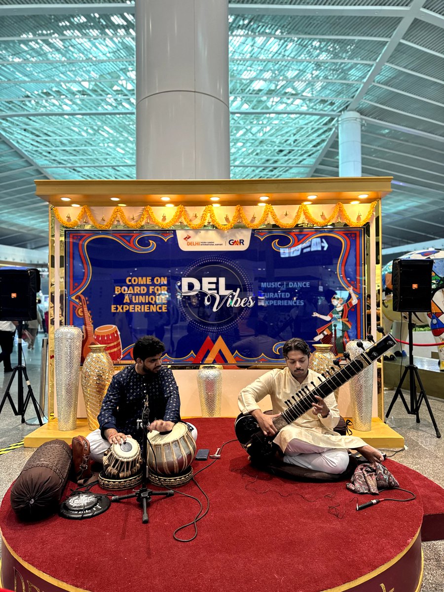 DeshiProfessor_'s tweet image. “Soothing live tunes at @delhiairport 🎶✨ Adding melody to every journey through Terminal 1.
#Delvibes #DelhiAirport #TravelWithMusic