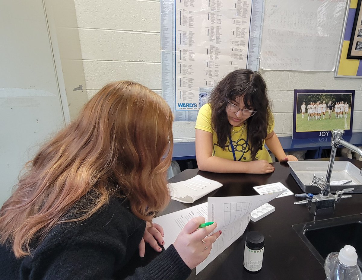 GloucesterGHS's tweet image. Mrs. McKinnon&apos;s Anatomy and Physiology class today investigated how diabetes disrupts a normal negative feedback mechanisms in the body along with using patient case studies to diagnose the types of diabetes in a patient. #LionsLearning