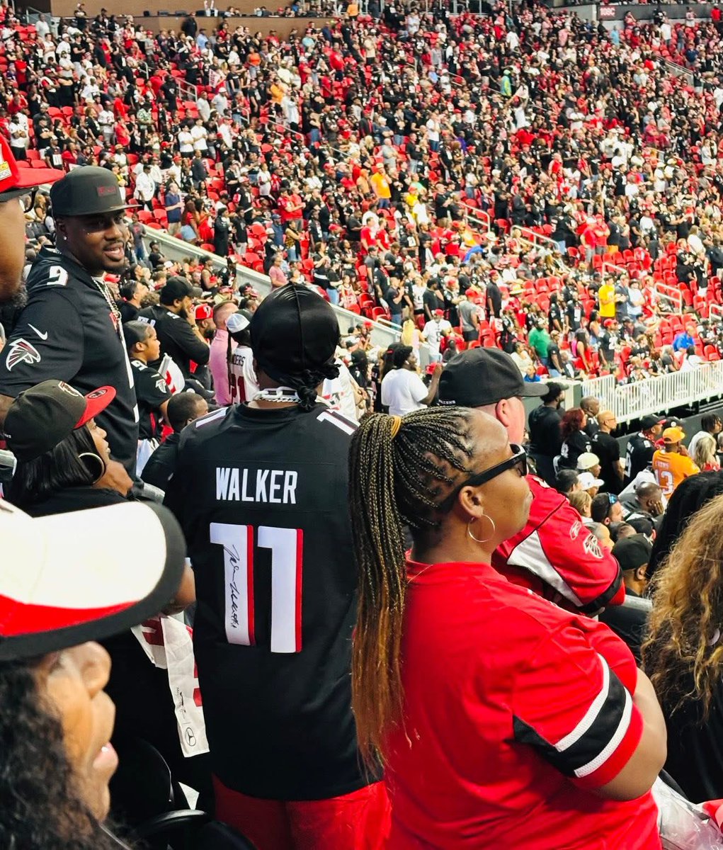 MARIOGA12000's tweet photo. Jalon Walker, That’s all that’s the post. Good Day faithfuls..✌🏾I’m out.. #dirtybirds #godawgs ❤️🖤 @JalonWlaker https://t.co/09RtwSbLaF