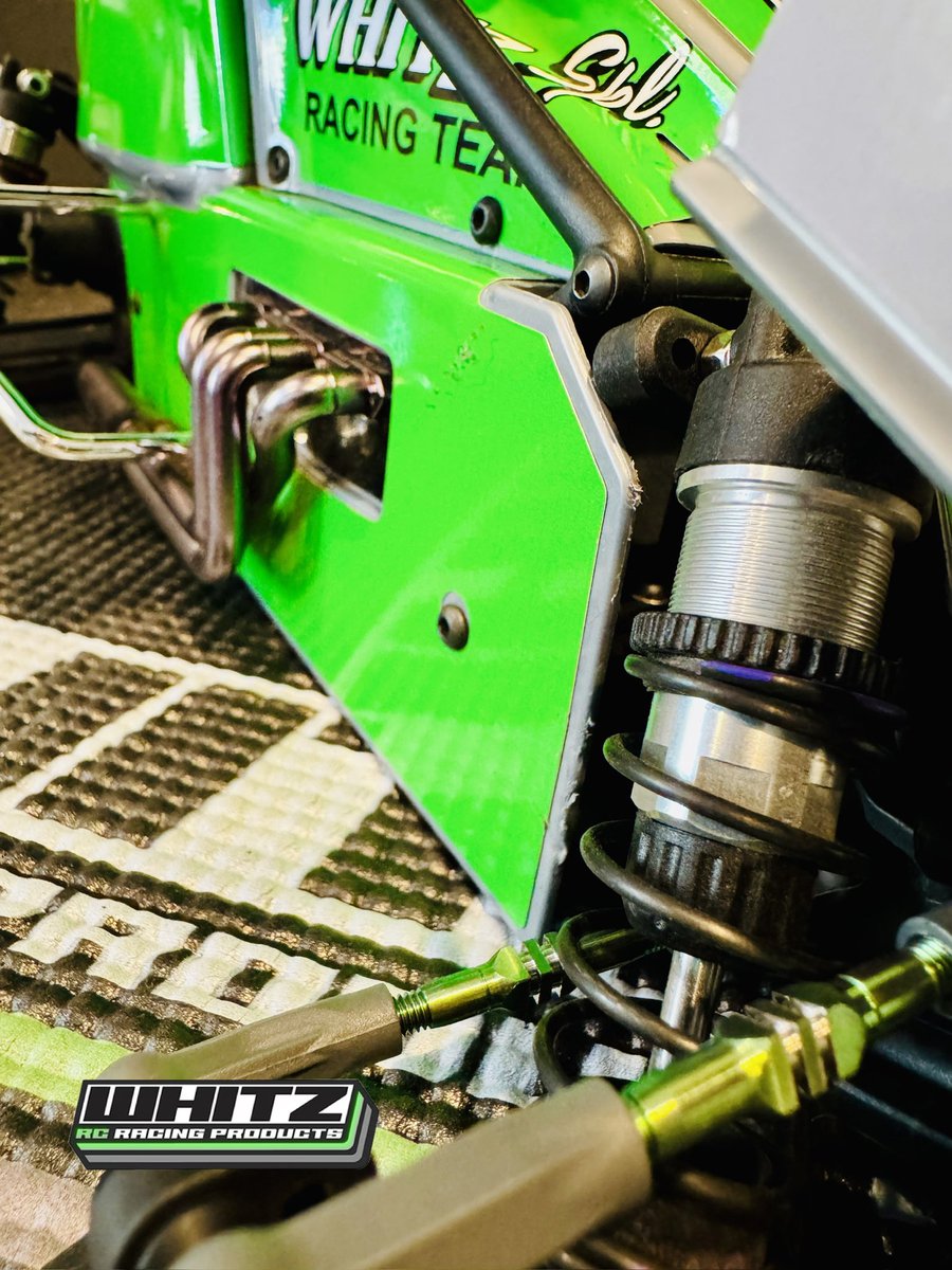 #WhitzSpecial Losi 22S just got a bit more #Special with a new set of #HyperMax Ti Turnbuckles, Green of course!

Green, Black, Silver or Blue for Your Sprint Car:
whitzracing.com/collections/di…

#FlyTheW #WhitzRacing whitzracing.com